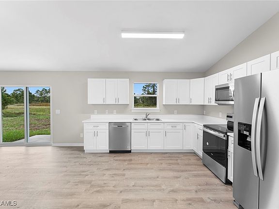 4th image of 1049 Edgerton Ave