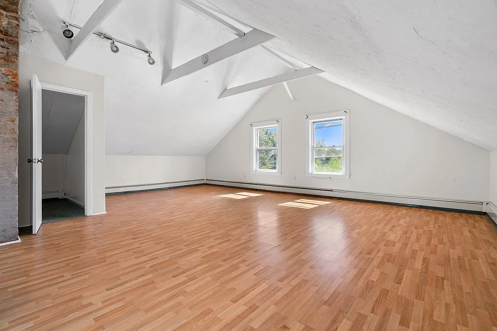 4 bed, 1800 sqft, $4,400 — Photo 2