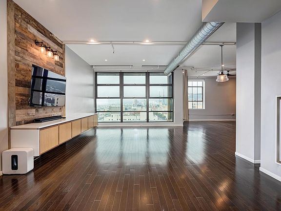 4th image of 1645 N Vine St #810