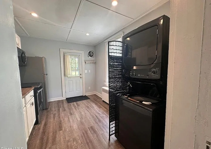 1 bed, 920 sqft, $1,450 — Photo 3