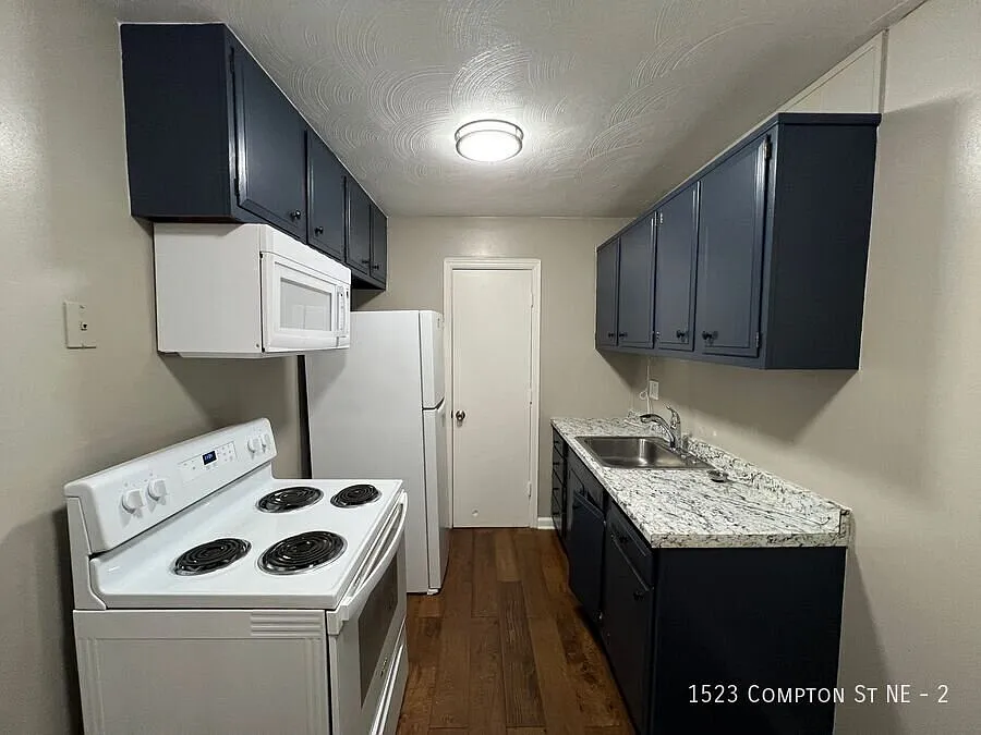 Great 1-Bedroom Apt. Rent Includes Benefits Package — Photo 3