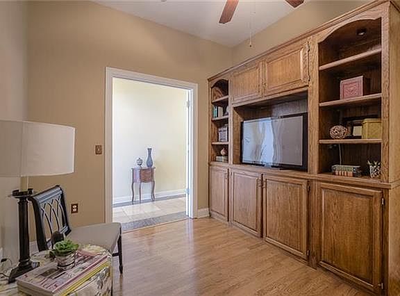 5th image of 2929 McGee 300 St #300