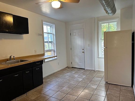 5th image of 2562 Lexington St #2