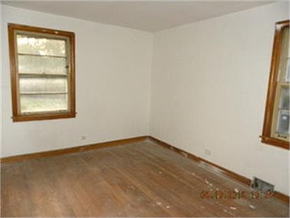 4th image of 520 Granville Ave