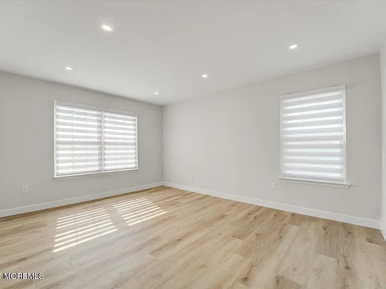341 Danbury Ln — Photo 19