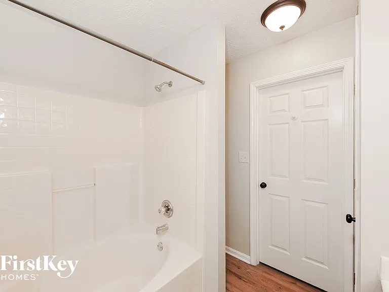 5255 Hillcrest Glenn Dr — Photo 13