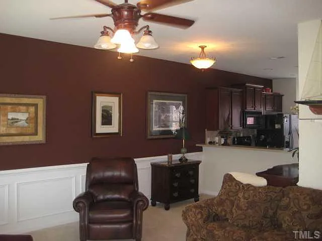 4 bed, 2004 sqft, $2,150 — Photo 3