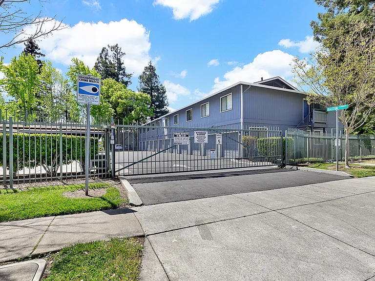 4033 Ralston Cmn — Photo 46