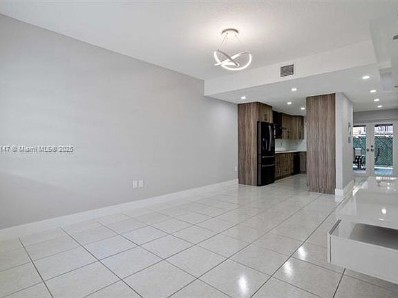 5th image of 3378 W 80th St #Townhouse 103