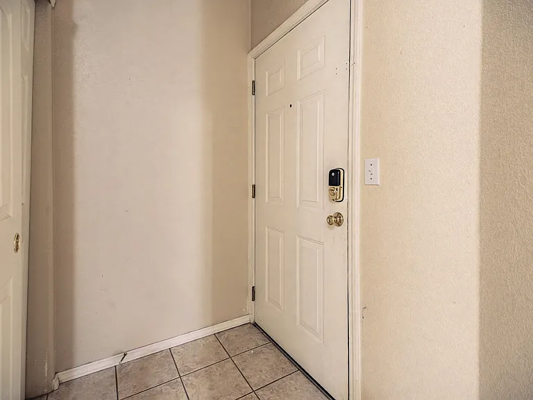 3080 Mandalay Grv #7 — Photo 8