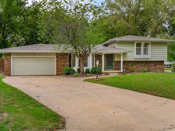 621 N Willow Dr, Derby, KS 67037