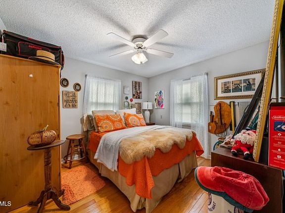 4th image of 51 Hickory Hollow Cir