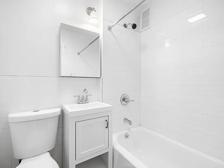 431 W 22nd St #1R — Photo 22
