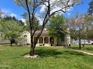 5400 NE Crestwood Rd, Knoxville, TN 37918