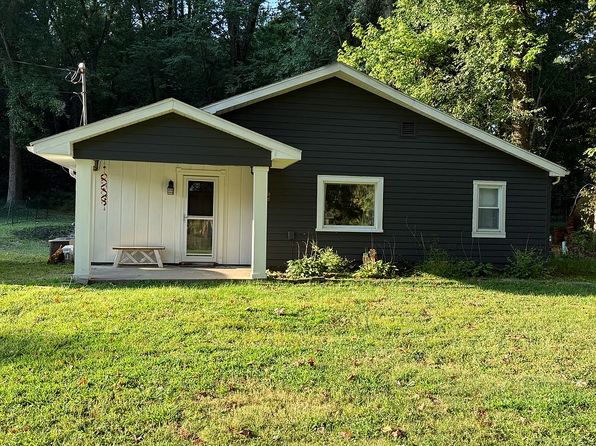 8733 Locust Ln
