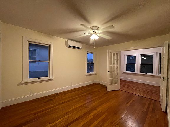 3rd image of 23 W Walnut St #B
