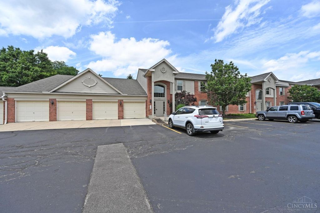 5370 Meadow Walk Ln Unit 1B, Cincinnati, OH - View 2