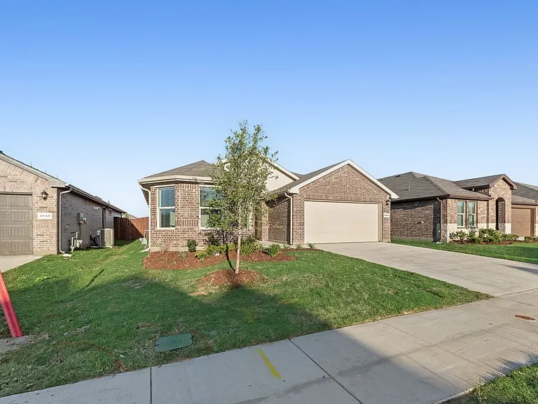 8556 Dunnstown Dr — Photo 1
