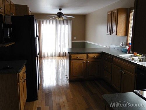 5th image of 35070 Kensington Ave