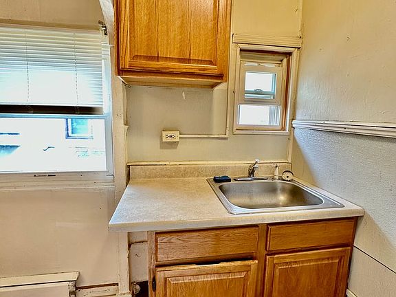 3rd image of 956 6th St #8