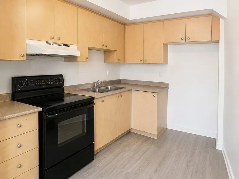 3005 Islington Ave W #E — Photo 6