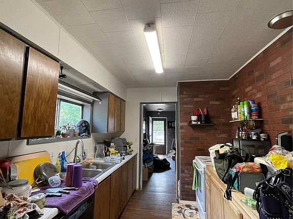 5th image of 908 1st Avenue S