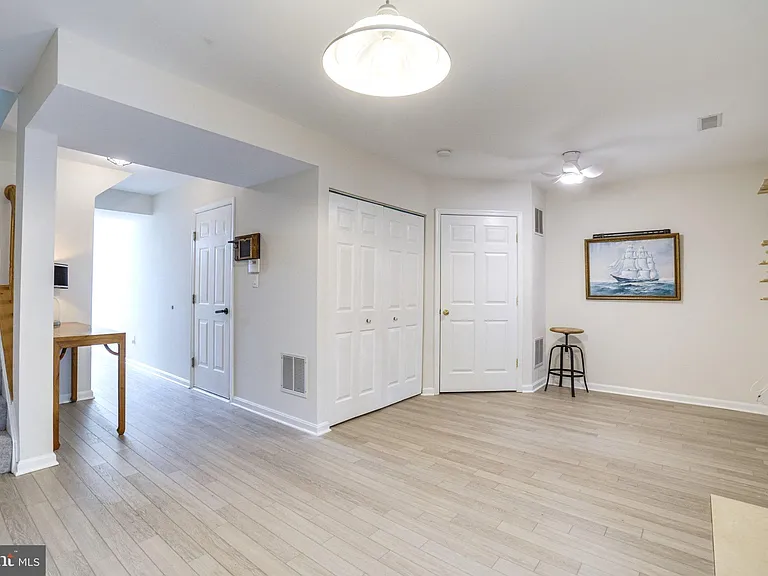 7372 Ardglass Dr — Photo 7