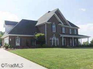 135 Savannah Ln, Mount Airy, NC 27030