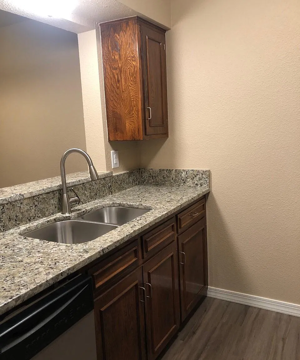 3 bed, 1.5 bath, 1100 sqft, $1,050 — Photo 3