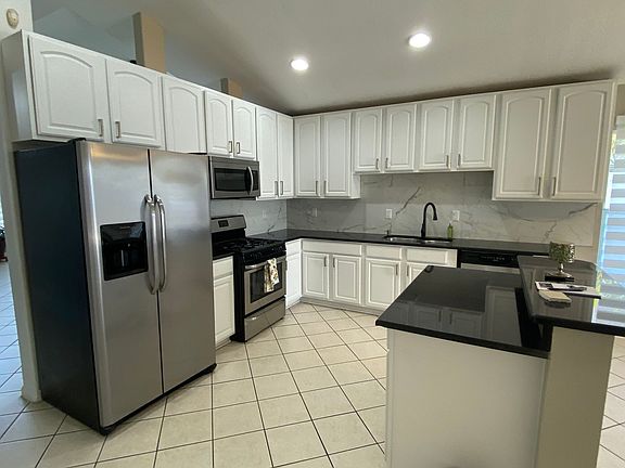 4th image of 15510 Bay Vista Dr