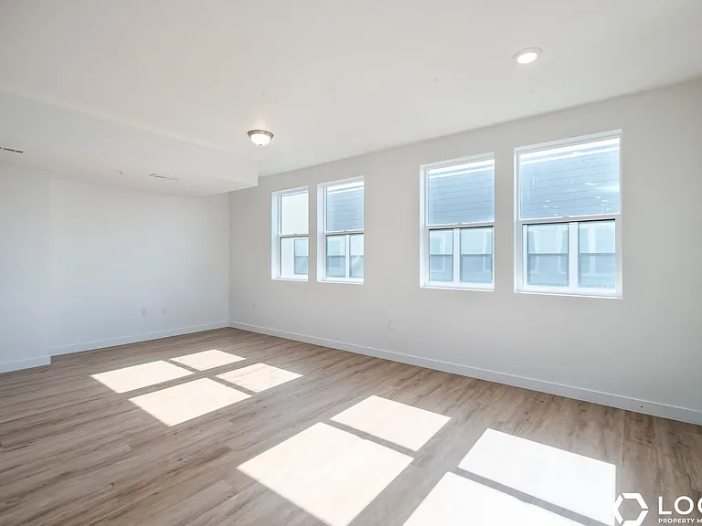 754 W Blue Magic Ln #303 — Photo 5