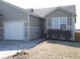 2000 Brook Ridge Ct, Tonganoxie, KS 66086