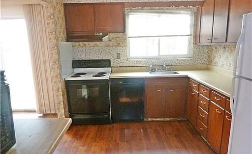 With plenty of cabinet and counter space, this kitchen is perfect for cooking!