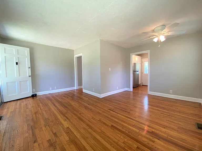 2841 Colonial Cir — Photo 3