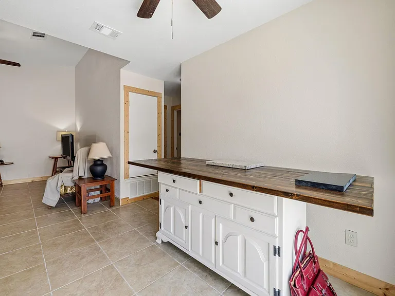 513 Texas Ave — Photo 9