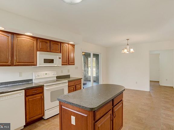 5th image of 576 Kelker St