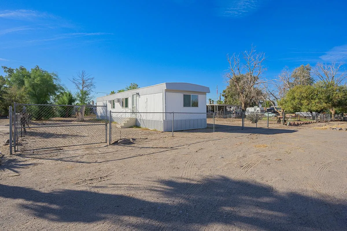 2 bed, 840 sqft, $1,040 — Photo 1