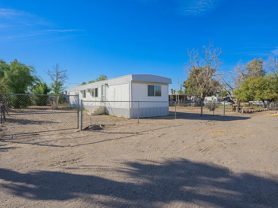 2218 E Hackamore Dr