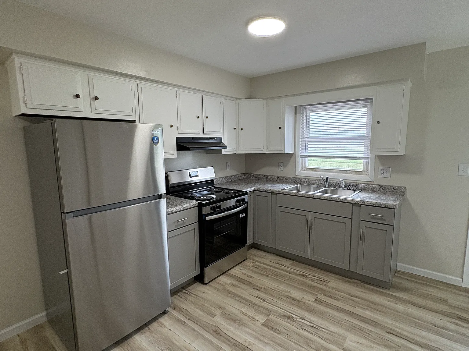3 bed, 1080 sqft, $1,200 — Photo 3