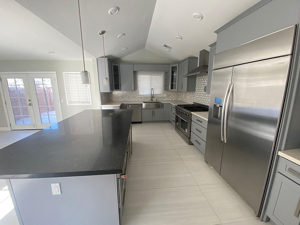 Gourmet Kitchen with Gently used apliances and has an 6' island for your enjoyment for dinner time with family and friends