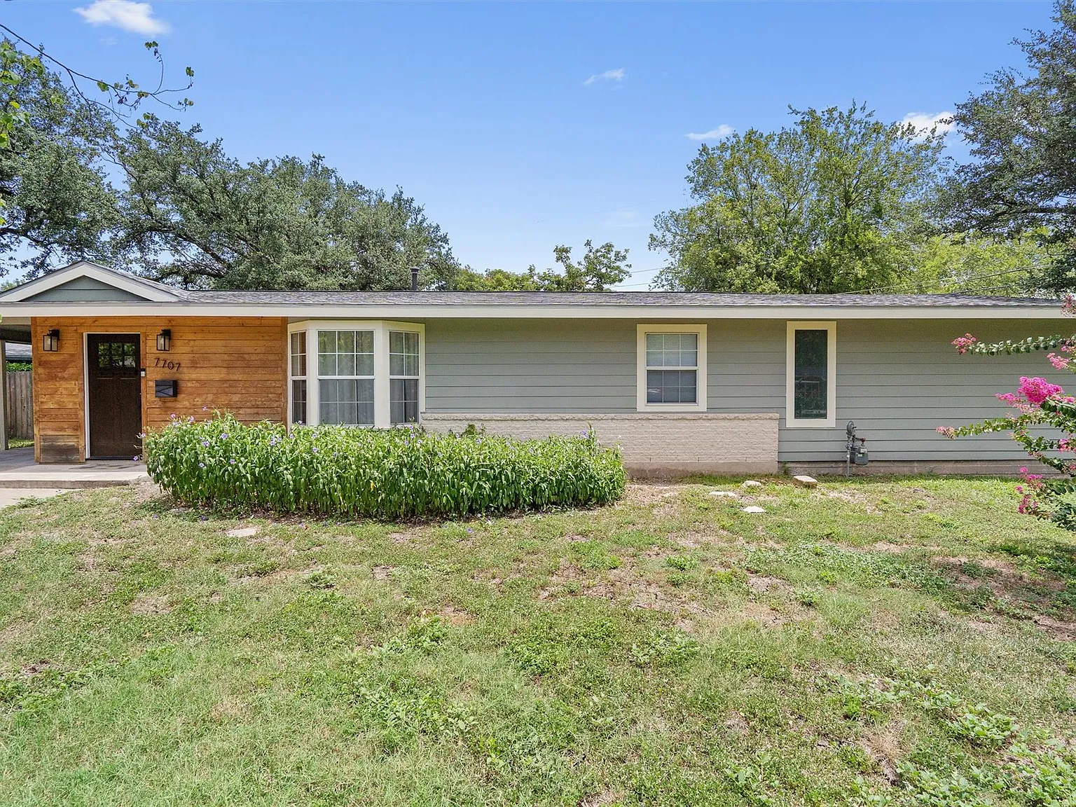 3 bed, 2.0 bath, 1636 sqft, $3,500 — Photo 2