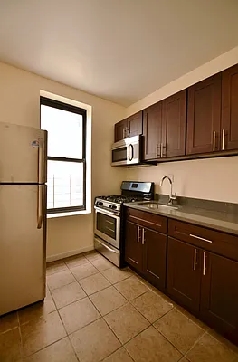 Rented by CITY SKYLINE REALTY INC | media 12