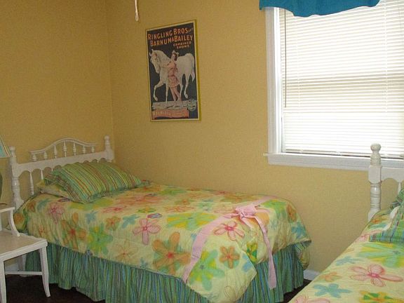4th image of 1360 Bourne Dr