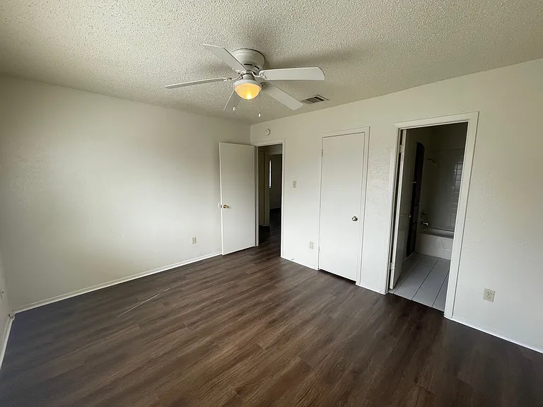 7603 Woodstone Cv #B — Photo 12