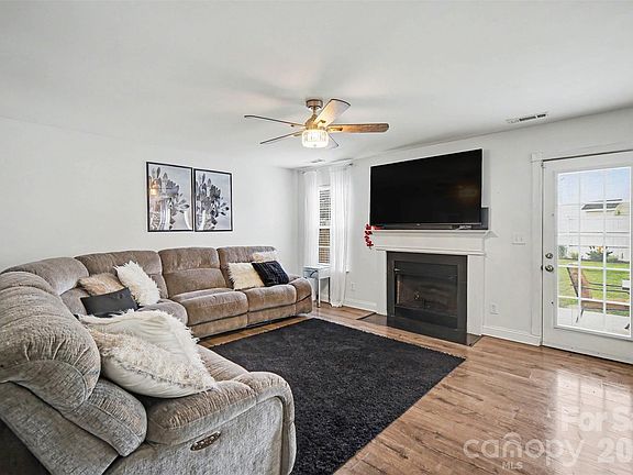4th image of 648 Winding Branch Rd