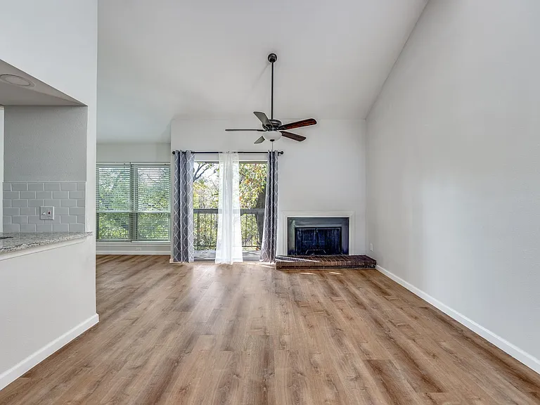 Creekside Condominumums — Photo 7