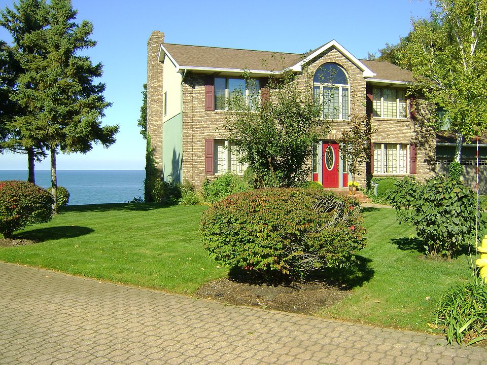 1st image of 111 Fox Hollow Ln