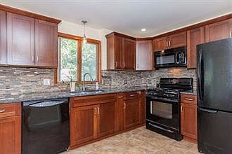 2nd image of 21 Rockland St