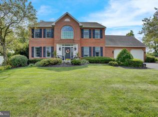524 Walnut Tree Dr, Blandon, PA 19510