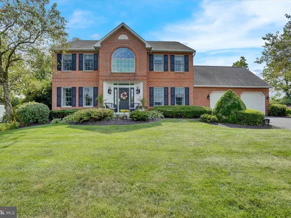 524 Walnut Tree Dr, Blandon, PA 19510